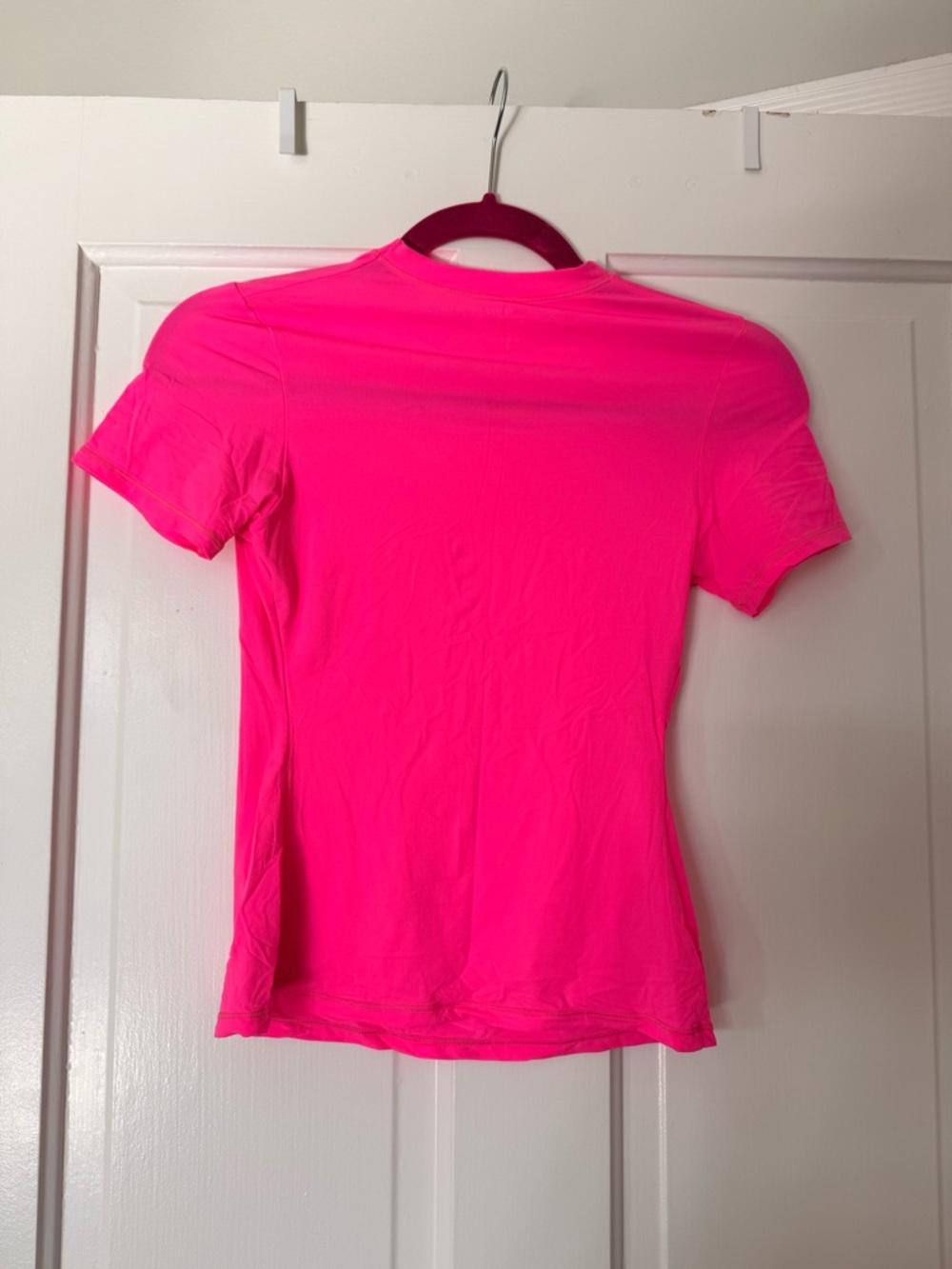 Skims neon pink fits everybody tshirt - Picture 3 of 3